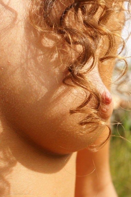 cheveux bouclés bronzés meilleure qualité image