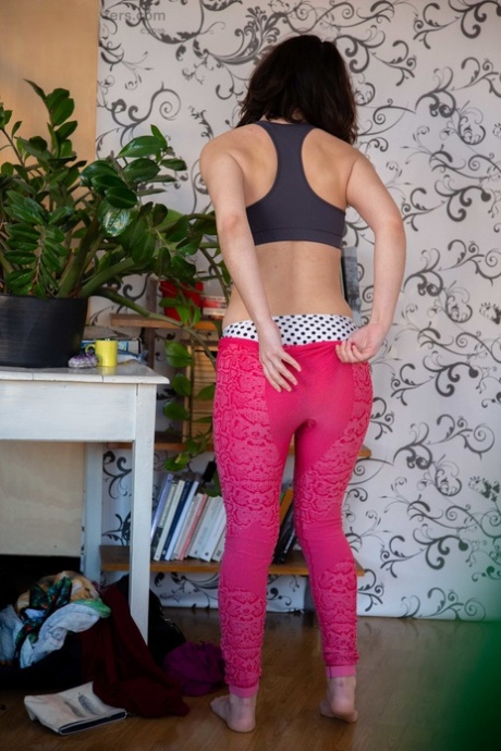 sexy brunetka vr nahá exkluzivní obr