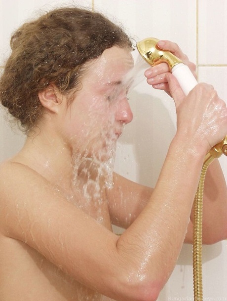 cara de cabelo cacheado bem pelado foto