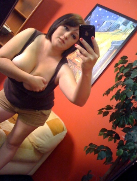 short hair lesbian teen exclusive photo