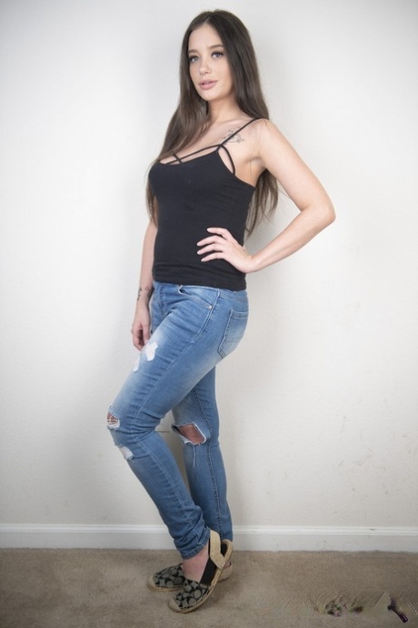 bruna dalla pelle pallida nudo erotico collezione