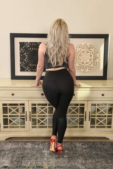 Sydney Paige art pornstar photos